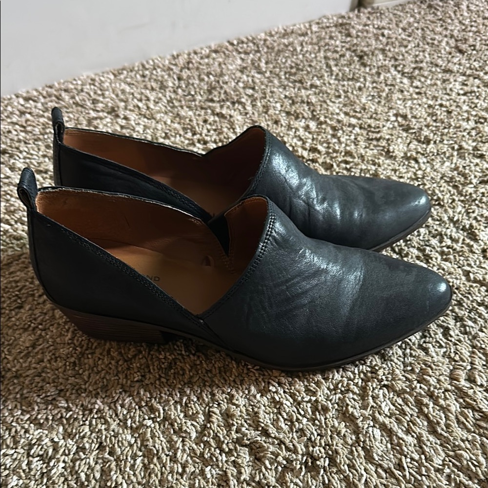 Lucky Brand Black Leather Flats with Pointed Toe